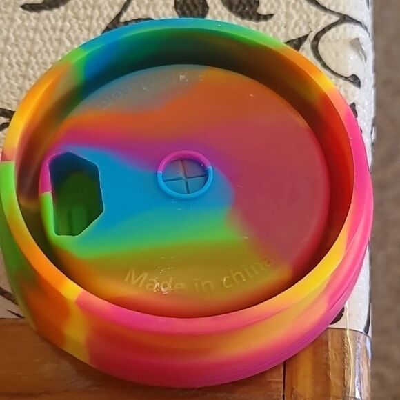 Sili Pint Colorful Swirl Tumbler with Lid - Picture 6 of 8